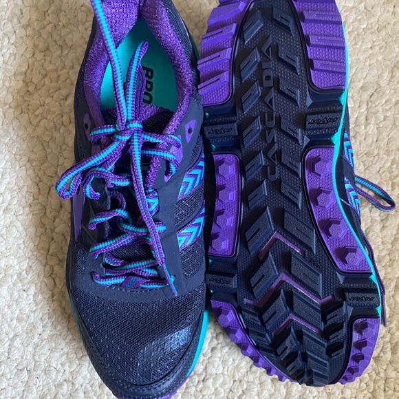 Brooks Women's Cascade Trail Running Shoes - Picture 2 of 10